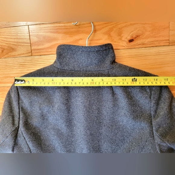 EUC J. Crew Lady Coat - Picture 7 of 8